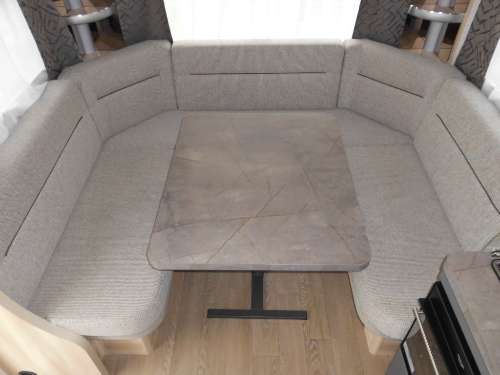 Caravan Hobby De Luxe 515 UHL 2000kg. Backofen, Dunsthaube +