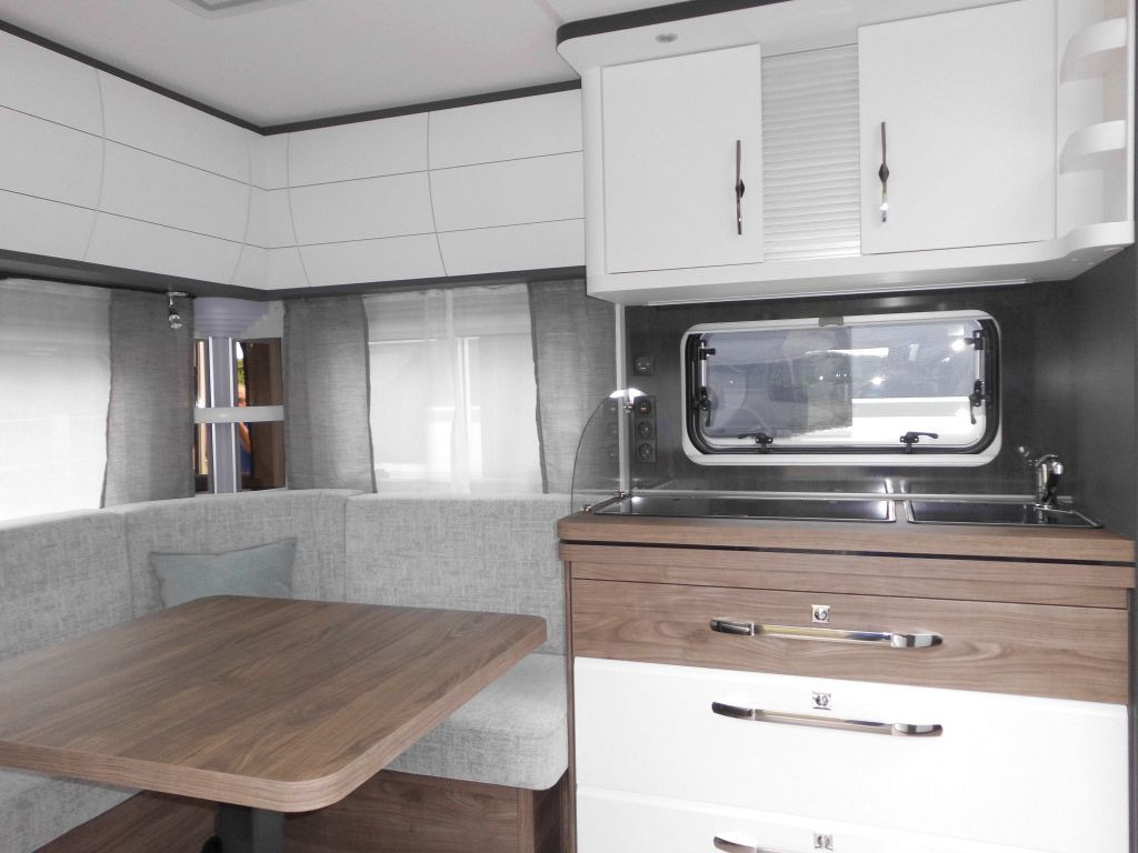 Caravan Hobby Excellent Edition 540 UL 2026 AUTARK TEPPICH 180