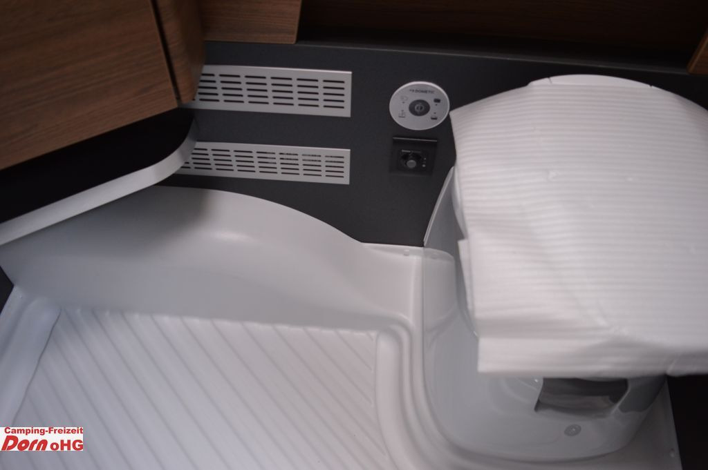 Caravan Knaus Azur 460 EU Knaus Azur 460 EU Leichter Hagel Bugfront