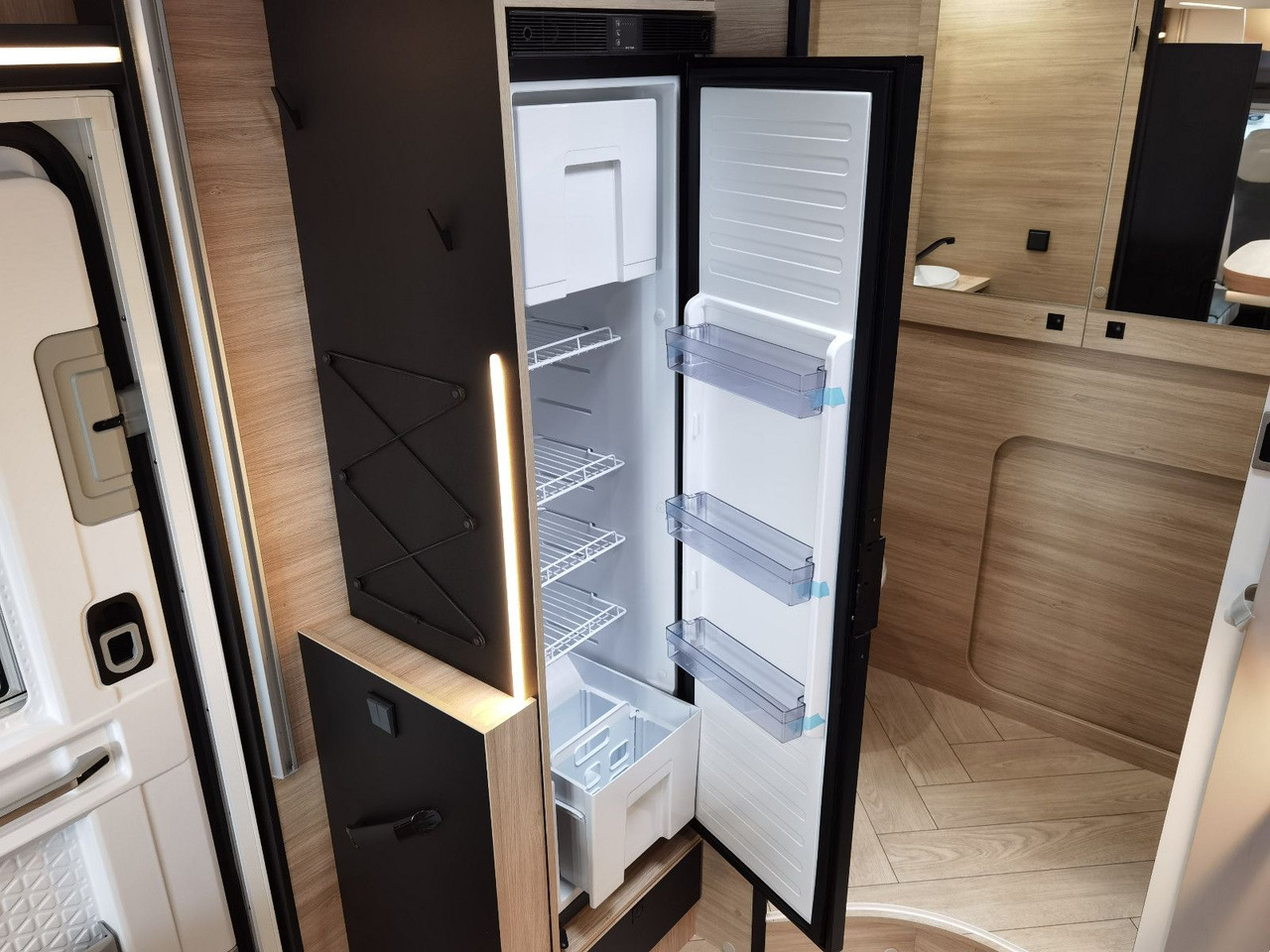 Semi-integrated motorhome Chausson 630 TITANIUM / - 2026 - / EINZEL.- HUBBETTEN