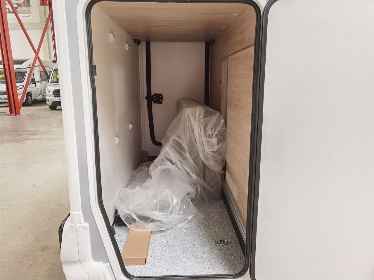 Semi-integrated motorhome Chausson 630 TITANIUM / - 2026 - / EINZEL.- HUBBETTEN