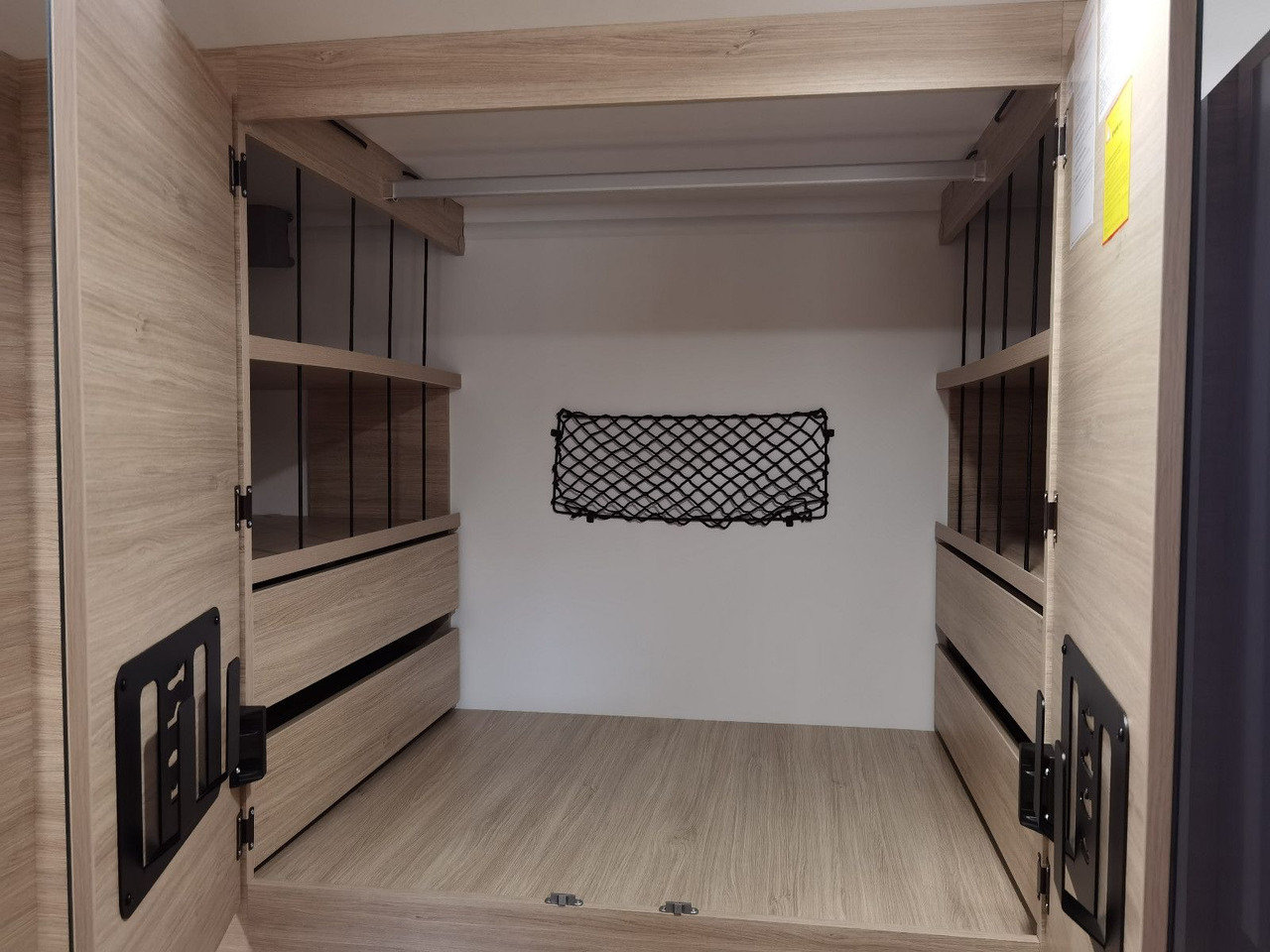 Semi-integrated motorhome Chausson 630 TITANIUM / - 2026 - / EINZEL.- HUBBETTEN
