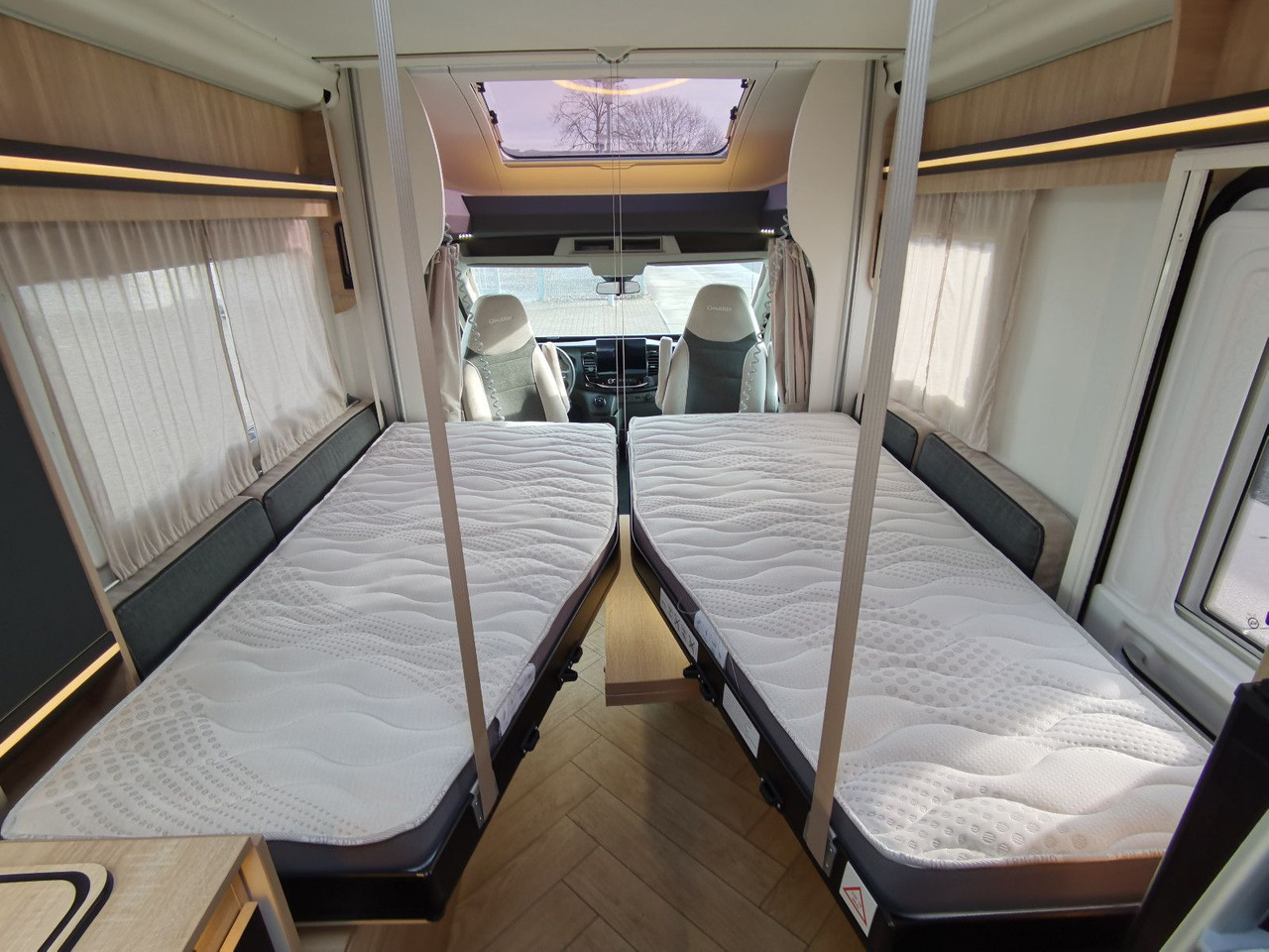 Semi-integrated motorhome Chausson 630 TITANIUM / - 2026 - / EINZEL. - HUBBETTEN