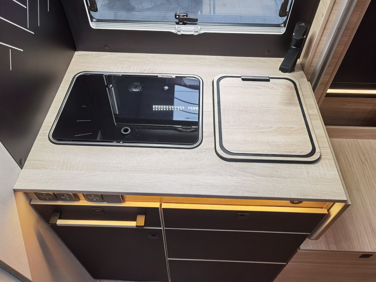 Semi-integrated motorhome Chausson 630 TITANIUM / - 2026 - / EINZEL.- HUBBETTEN