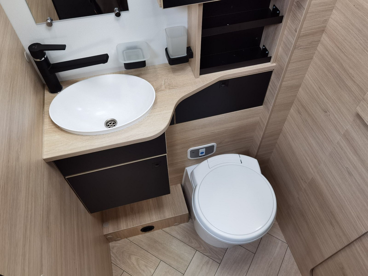 Semi-integrated motorhome Chausson 630 TITANIUM / - 2026 - / EINZEL. - HUBBETTEN