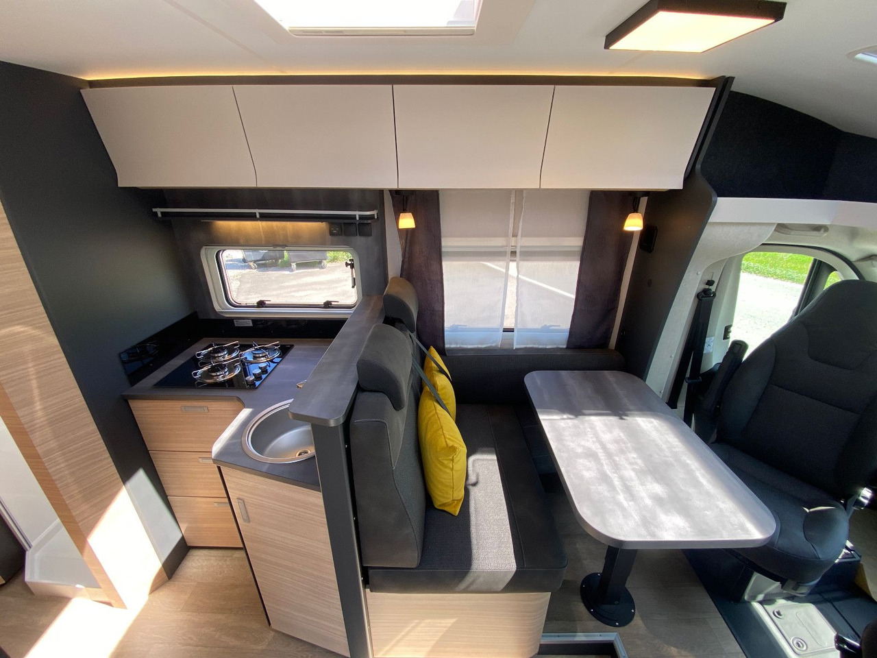 Semi-integrated motorhome Hobby Optima De Luxe T70 GE