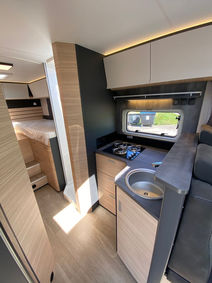 Semi-integrated motorhome Hobby Optima De Luxe T70 GE