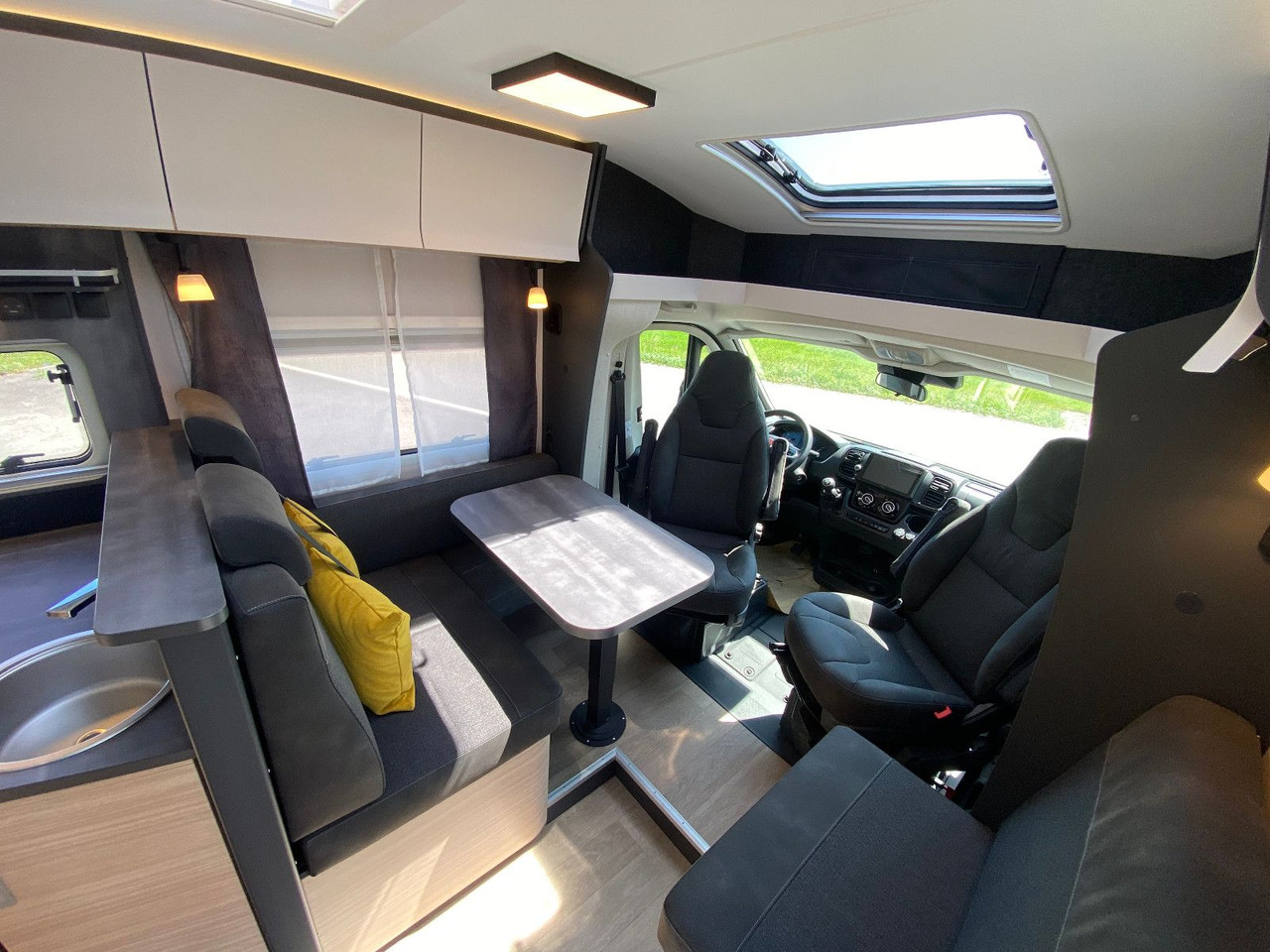 Semi-integrated motorhome Hobby Optima De Luxe T70 GE