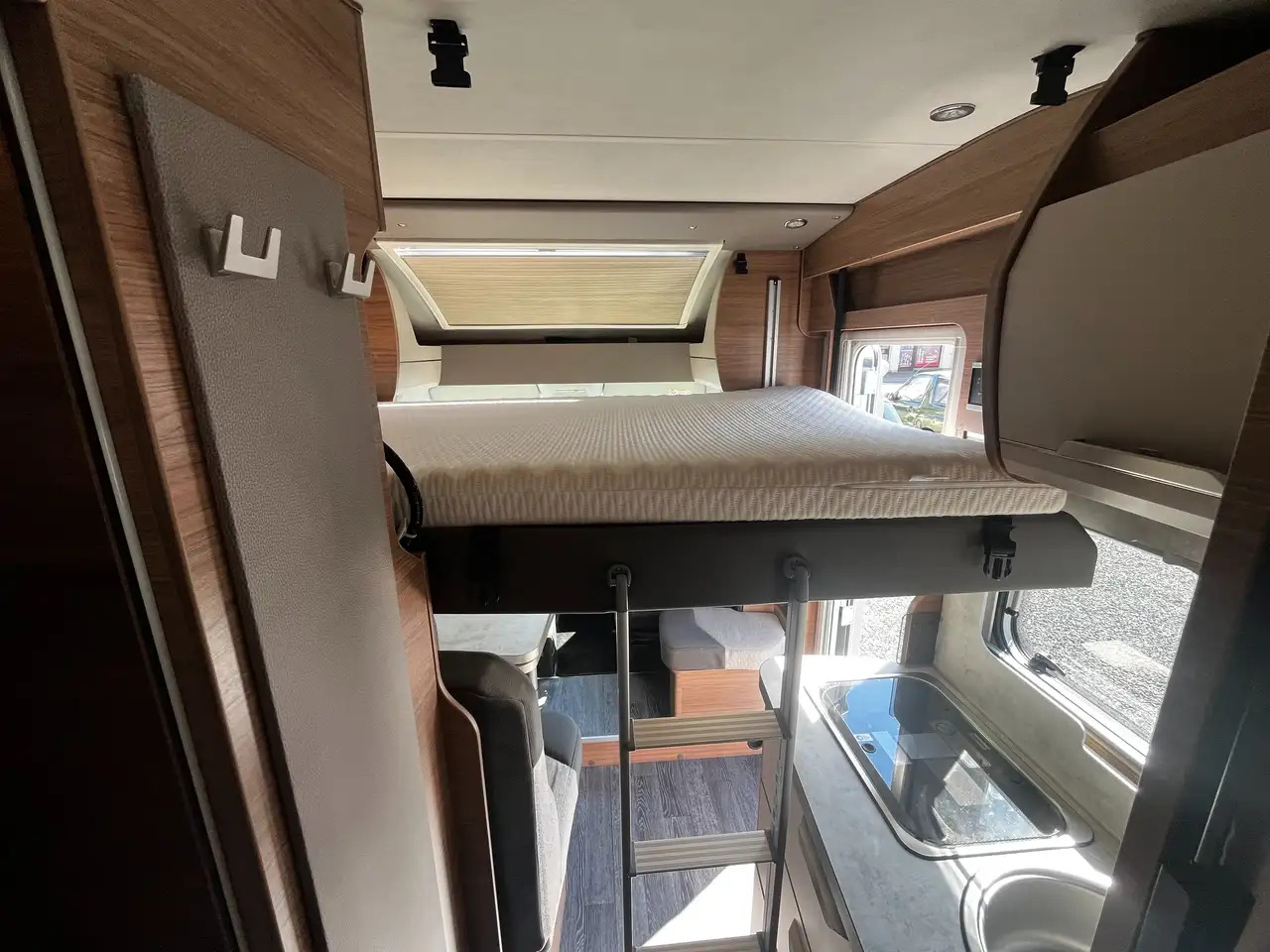 Semi-integrated motorhome Knaus VAN WAVE 640 MEG VANSATION