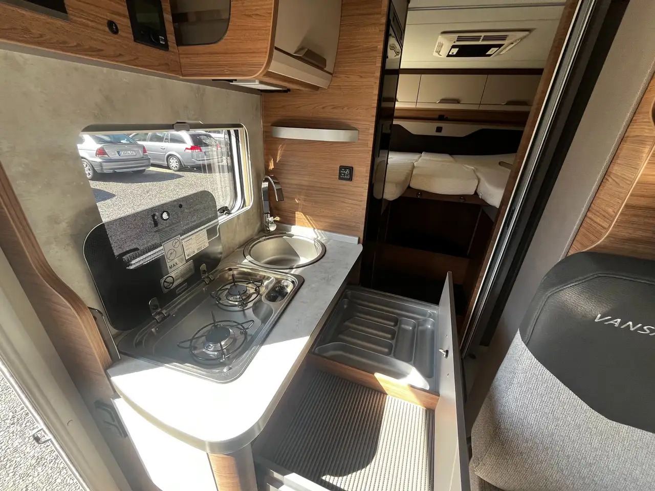 Semi-integrated motorhome Knaus VAN WAVE 640 MEG VANSATION