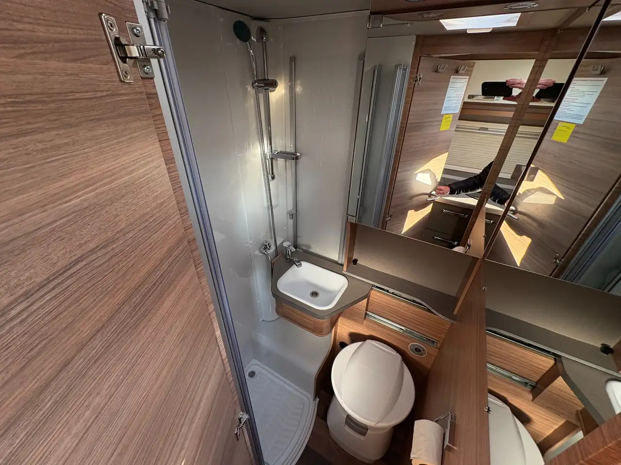 Semi-integrated motorhome Weinsberg CaraCompact 600 MEG PEPPER