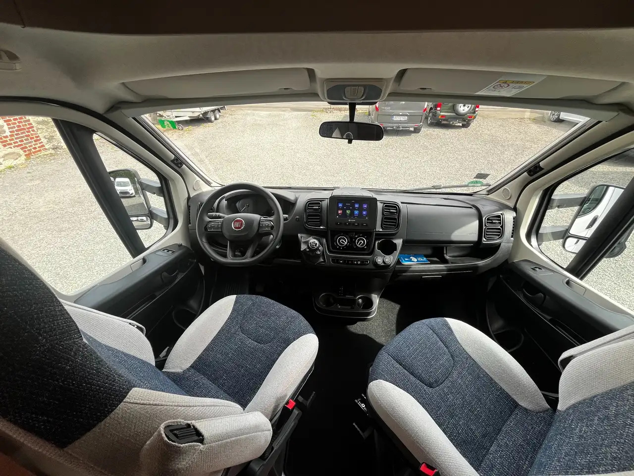 Semi-integrated motorhome Weinsberg CaraSuite 700 ME