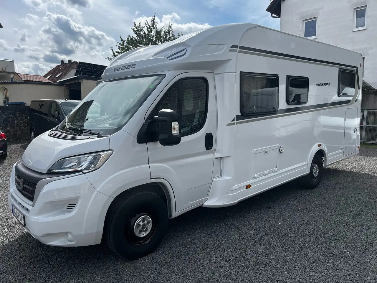 Semi-integrated motorhome Weinsberg CaraSuite 700 ME