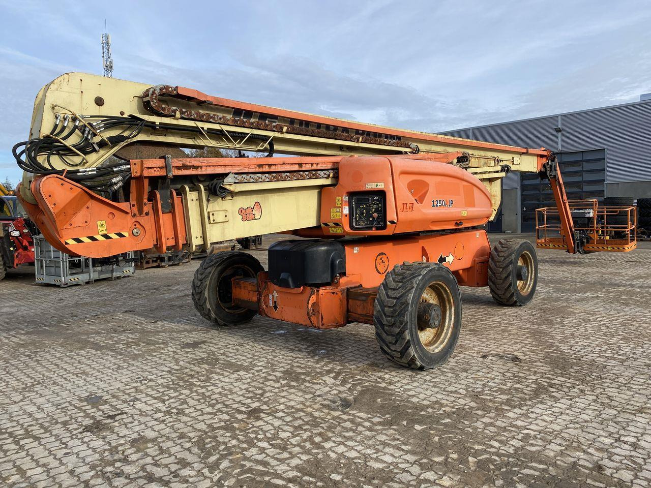Articulated boom JLG 1250AJP