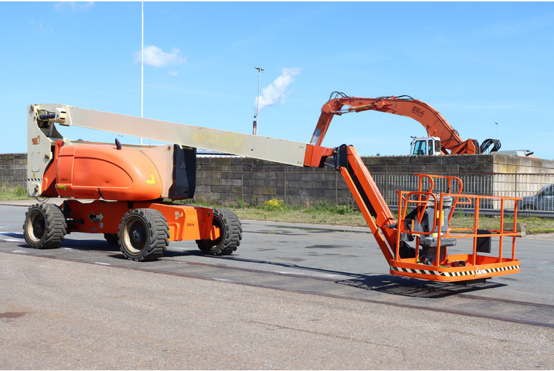 Articulated boom JLG 800AJ