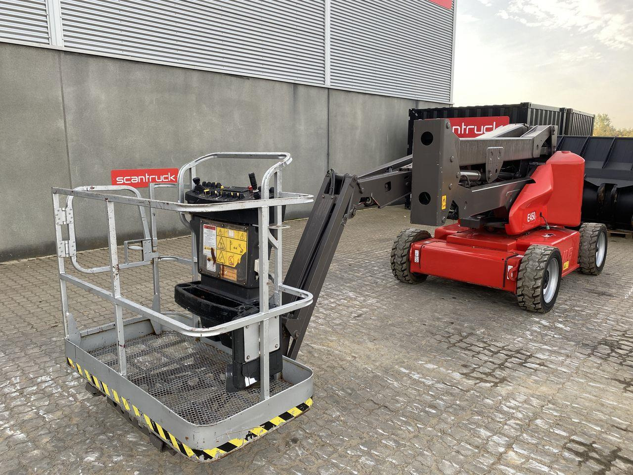 Articulated boom JLG E450AJ