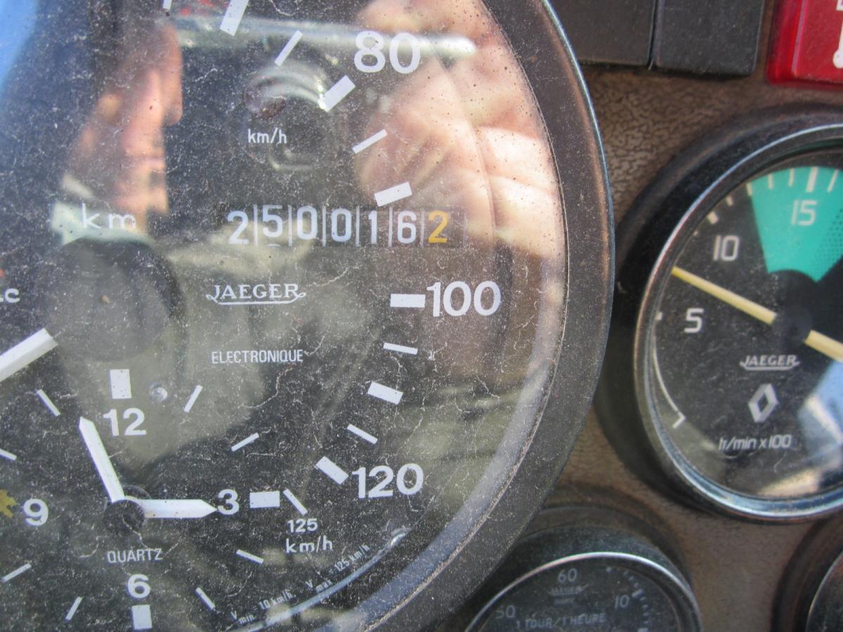 Asphalt distributor Renault G 300