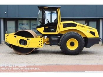 Compactor BOMAG BW213D-5: picture 1