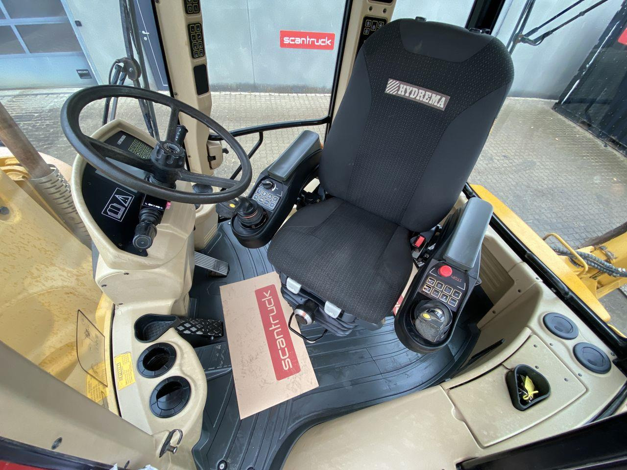 Backhoe loader Hydrema 906E