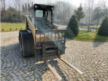 Compact track loader CATERPILLAR 267B: picture 1