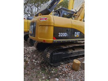 Crawler excavator CATERPILLAR 320D2: picture 2