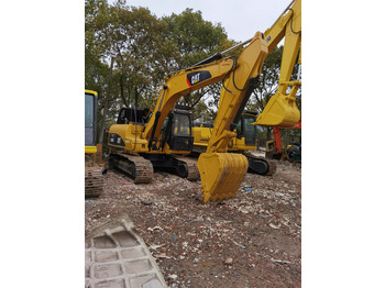 Crawler excavator CATERPILLAR 320D2: picture 3