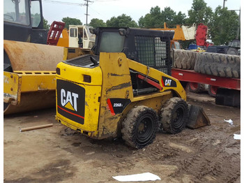 Wheel loader Caterpillar 226B: picture 1