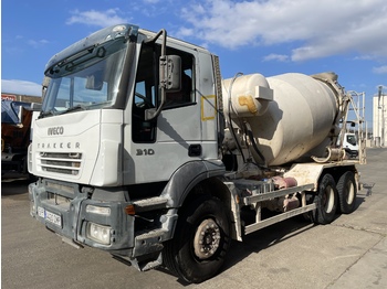 Concrete mixer truck Iveco Trakker 310