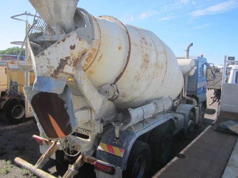 Concrete mixer truck MAN 33.343
