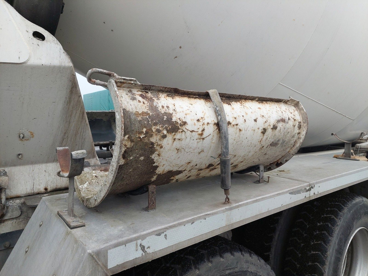 Concrete mixer truck MAN TGS 32.420 BB Intermix 9m3 8x4