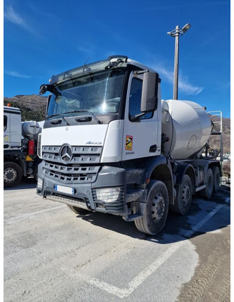 Concrete mixer truck Mercedes-Benz Actros 3243 Liebherr 9m³ -