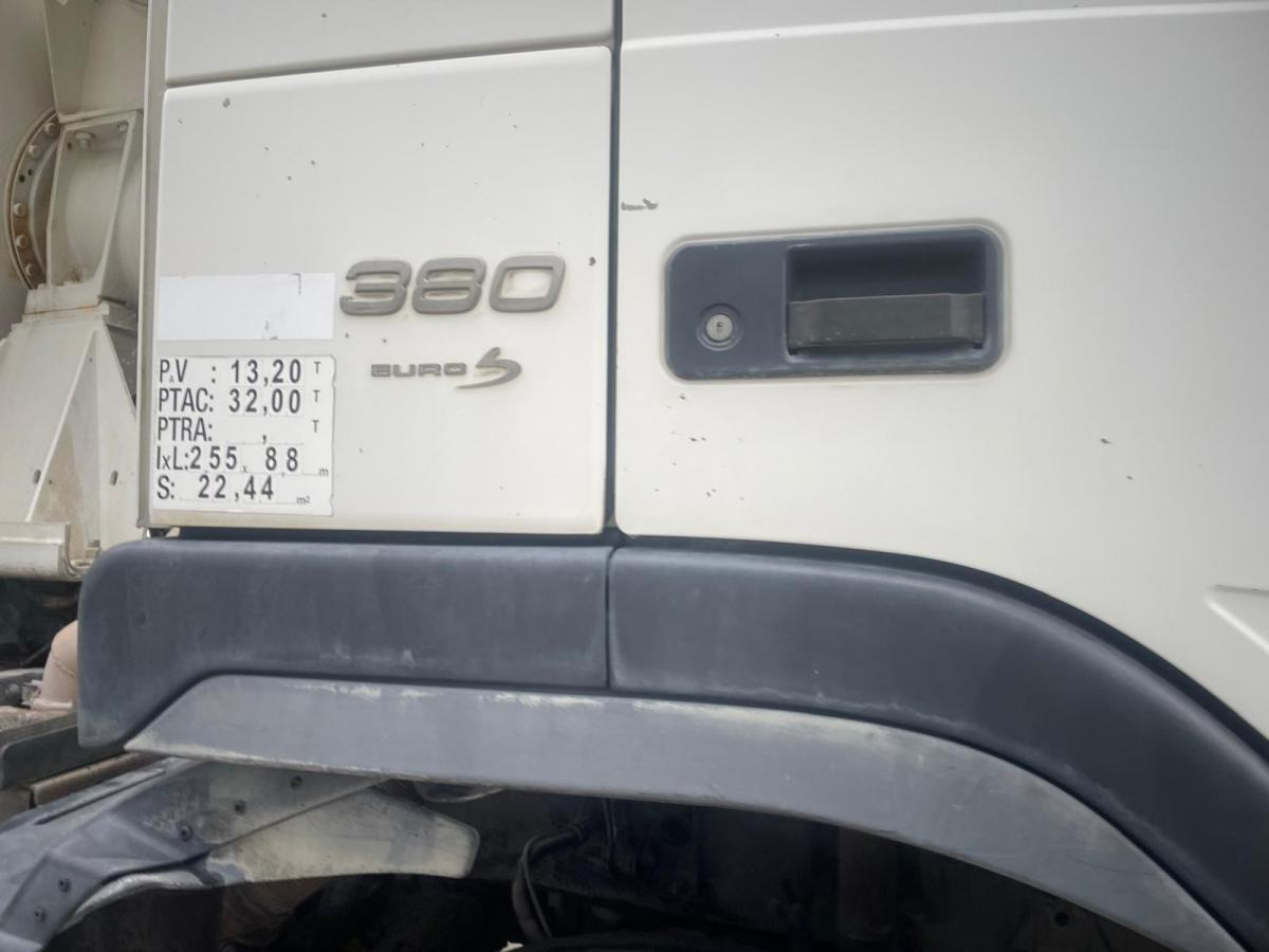 Concrete mixer truck Volvo FM 380