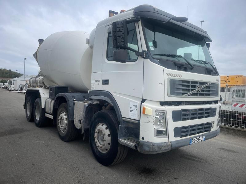 Concrete mixer truck Volvo FM 380