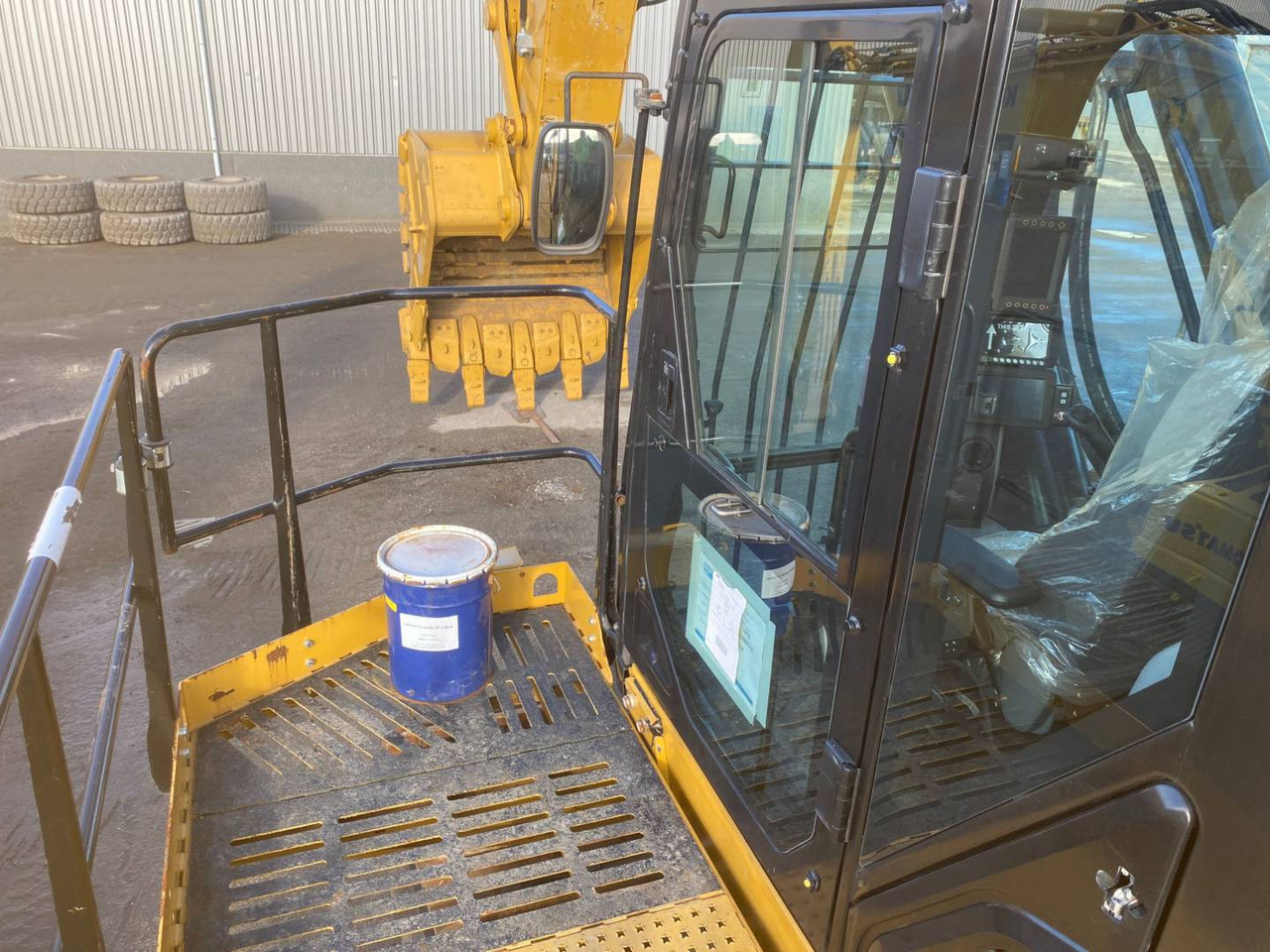 Crawler excavator CAT 6015B