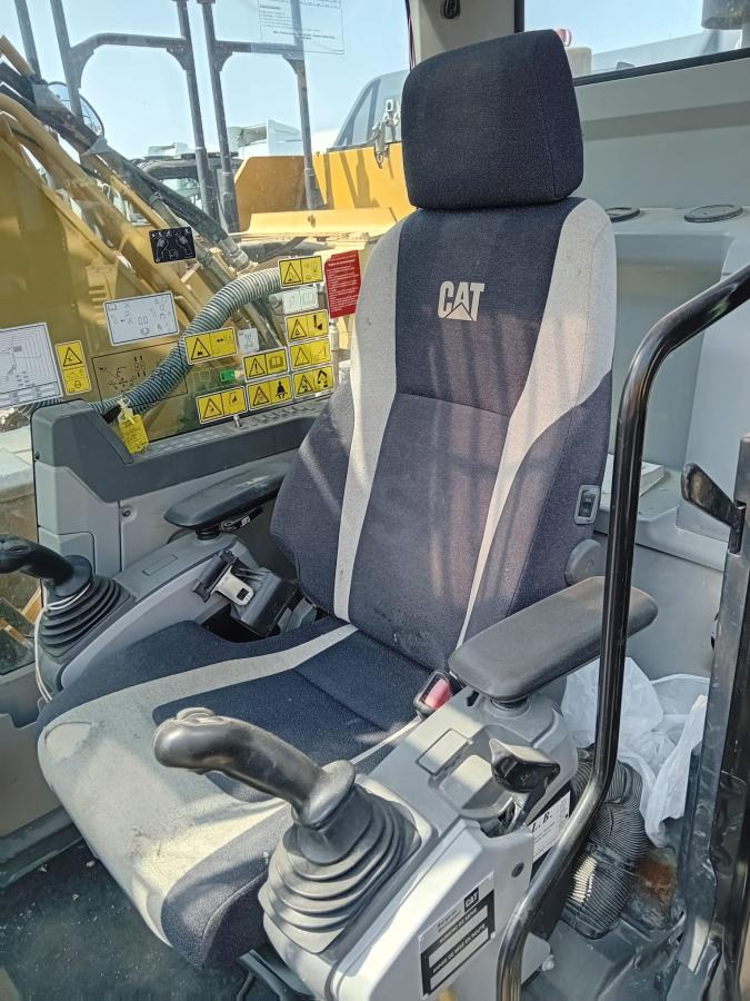 Crawler excavator Caterpillar 320EL