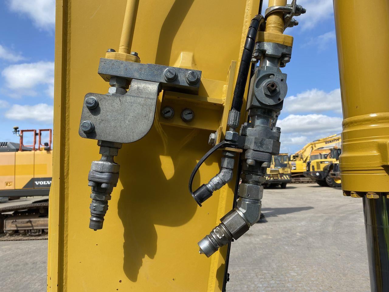 Crawler excavator Komatsu PC210LC-11