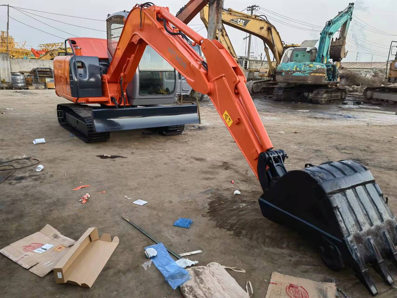 Crawler excavator HITACHI ZX60: picture 2