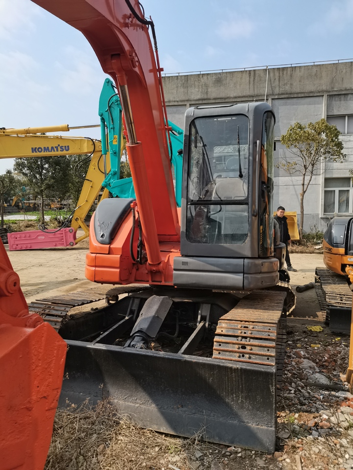 Crawler excavator HITACHI ZX75: picture 3