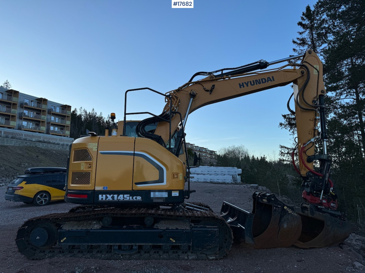 Excavator Hyundai HX145 LCR: picture 5