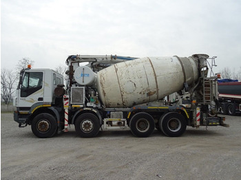 IVECO TRAKKER 440 - Concrete pump truck: picture 4