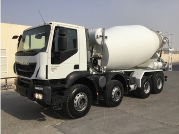 Concrete mixer truck Iveco Trakker 380: picture 1
