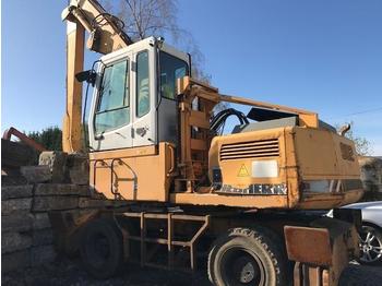 Waste/ Industry handler Liebherr A902Litronic: picture 1