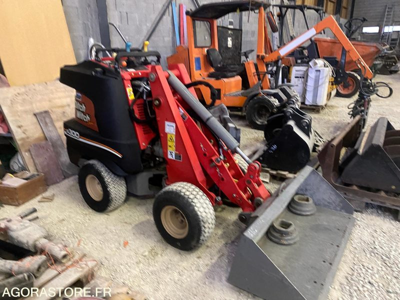 Loader PORTE-OUTILS DITCH WITCH ZAHN R300