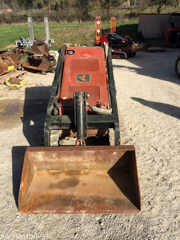 Loader PORTE OUTILS à chenilles DITCH WITCH SK500