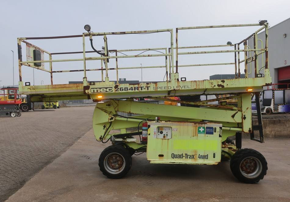 Scissor lift MEC 2684RT Diesel 4x4 Leveling Work Lift 993cm: picture 9