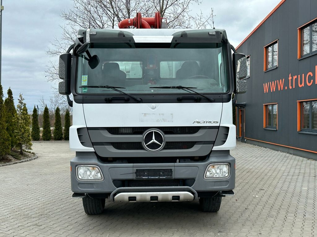 Concrete pump truck Mercedes-Benz ACTROS 3241 8x4 Pumi Putzmeister 24m: picture 3