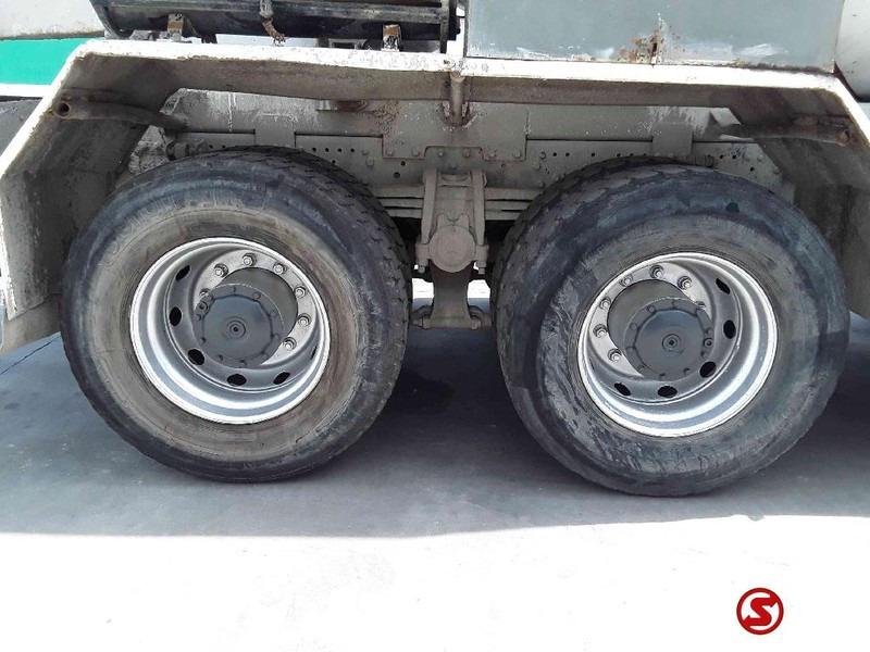 Concrete mixer truck Mercedes-Benz Actros 3235: picture 13