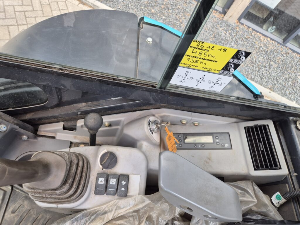 Mini excavator AIRMANN AX33U mididigger