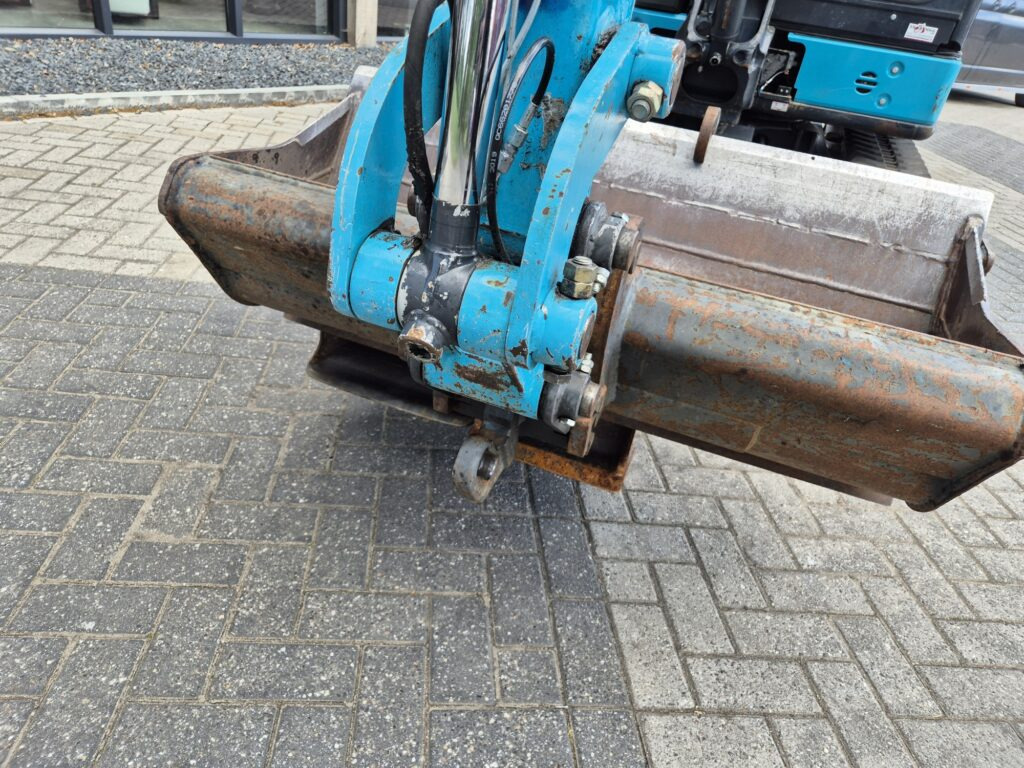 Mini excavator AIRMANN AX33U mididigger