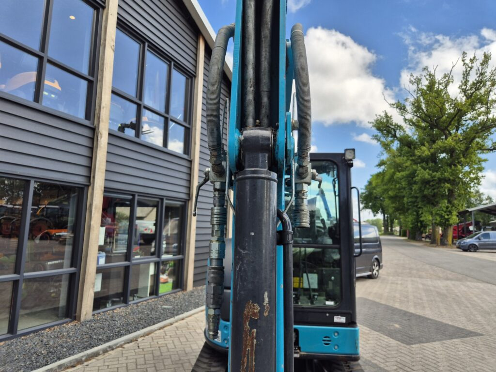 Mini excavator AIRMANN AX33U mididigger